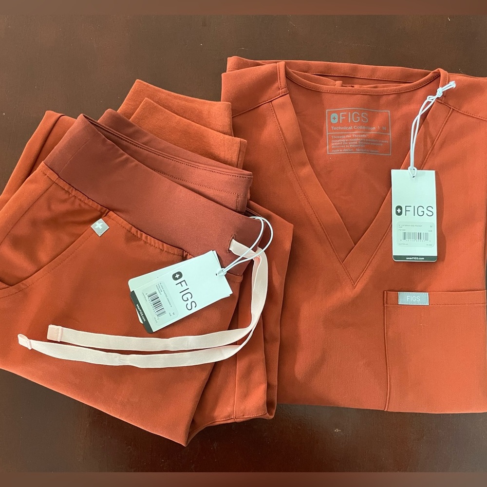 FIGS SCRUB Set Medium
